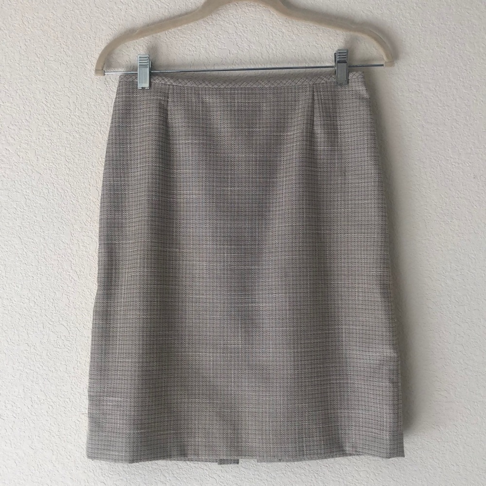 Tahari Light Gray and White Tweed Pencil Skirt Size 4 Petite